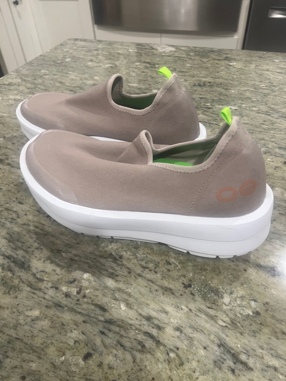OOFOS OOmega eeZee Low Women's Recovery Slip-On Shoe Nomad Size 9 - Picture 2 of 7